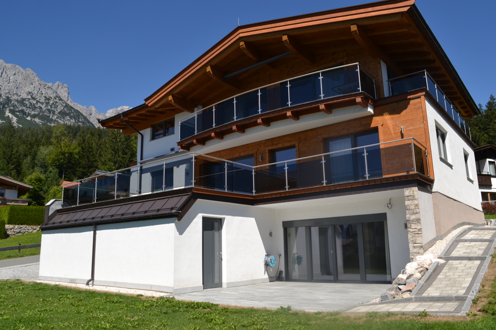 Modernes Landhaus in Sonnen- und Ausblicklage am Golfplatz von Ellmau in Tirol