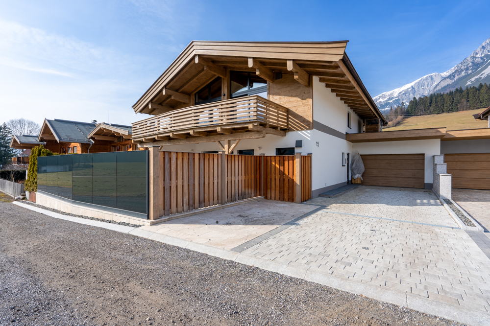 Komplett und luxuriös eingerichtetes  Landhaus am Golfplatz von Ellmau in Tirol